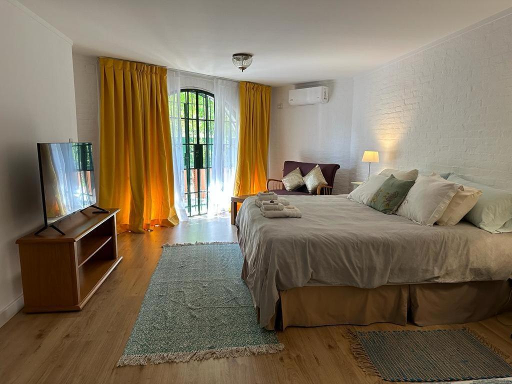 Casona La Chiquita Hotel Chacras de Coria Bagian luar foto